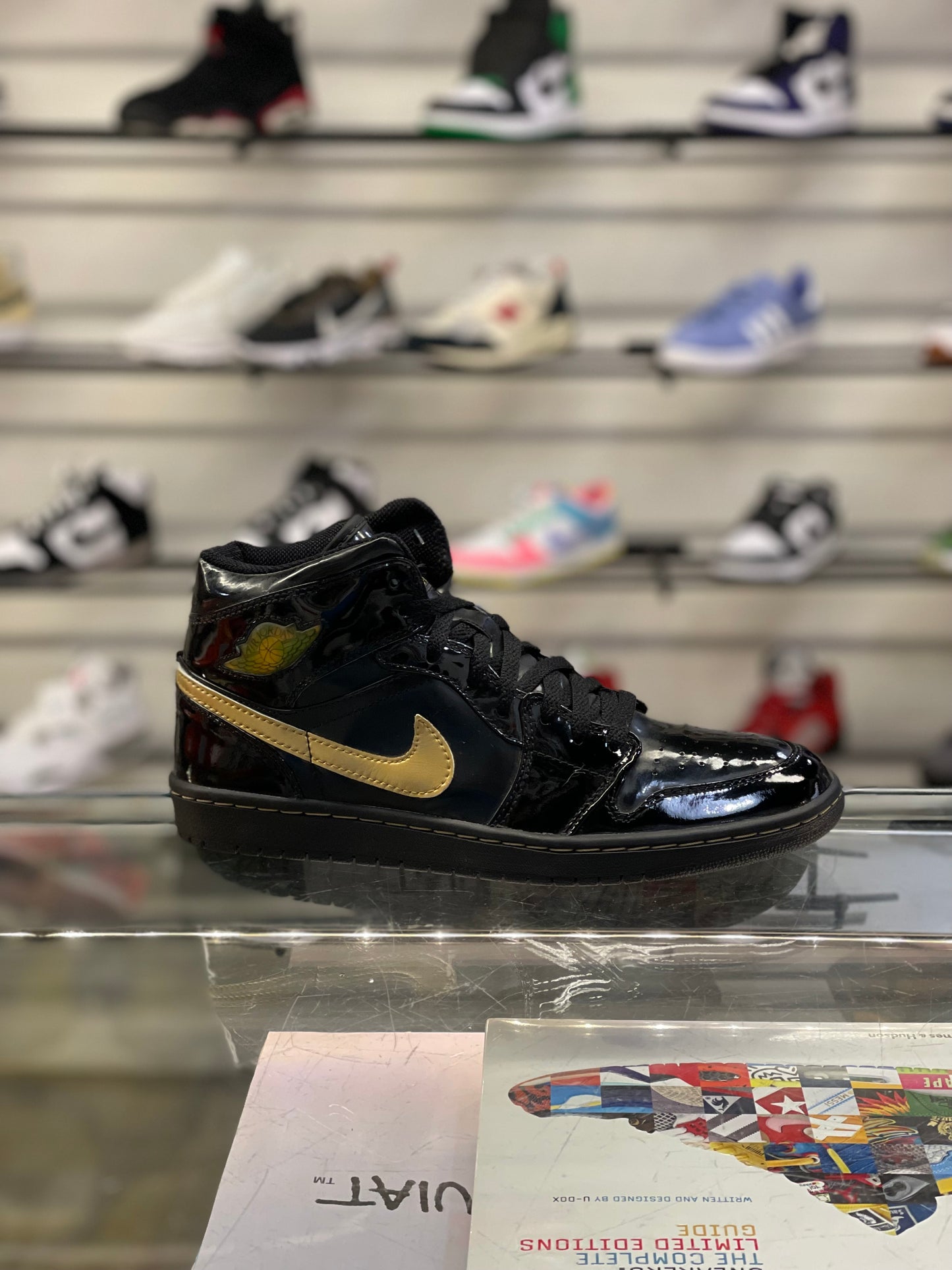 Air Jordan 1 Black Metallic Gold (2003)