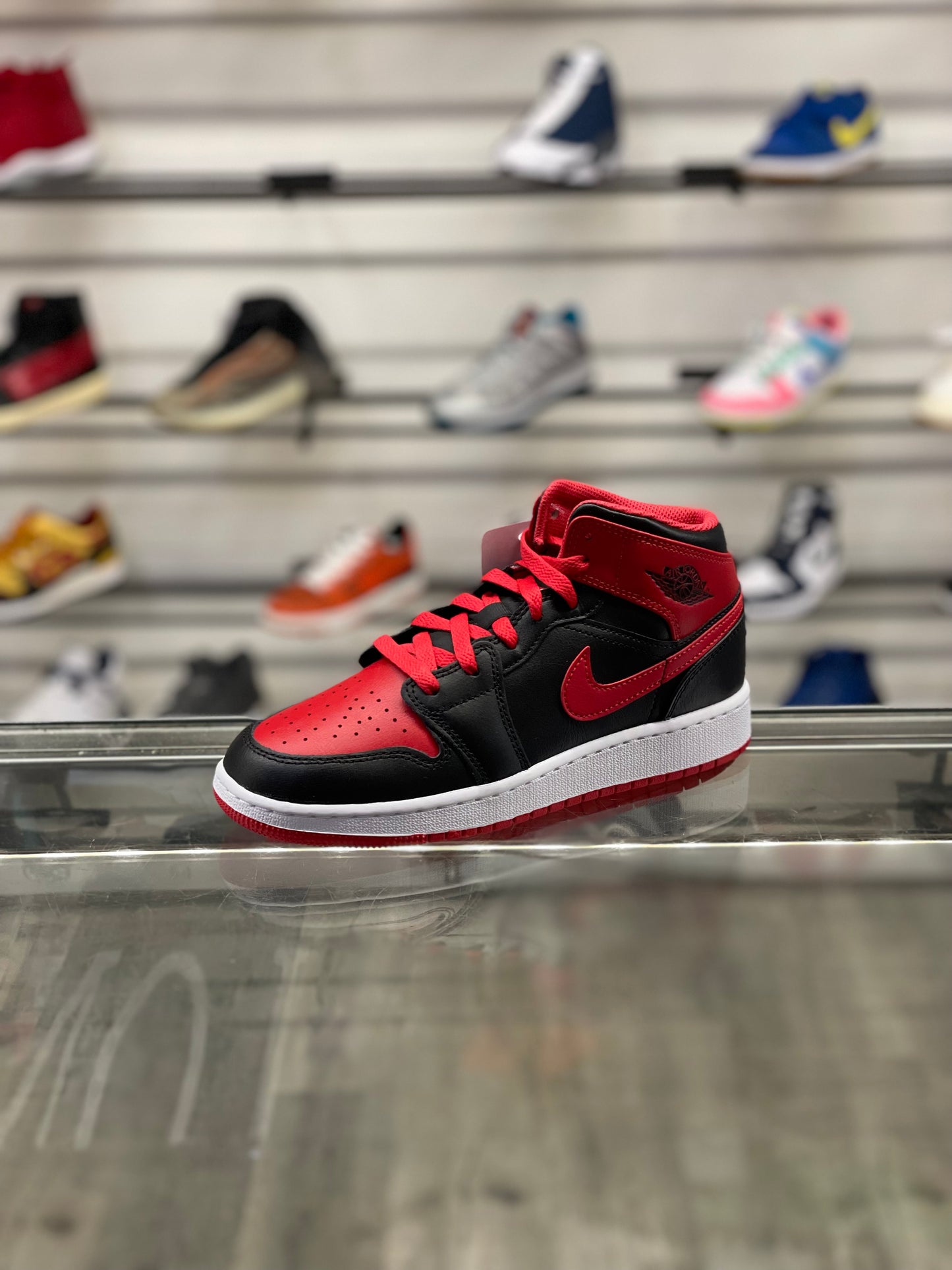 Air Jordan 1 Mid Alternate Bred