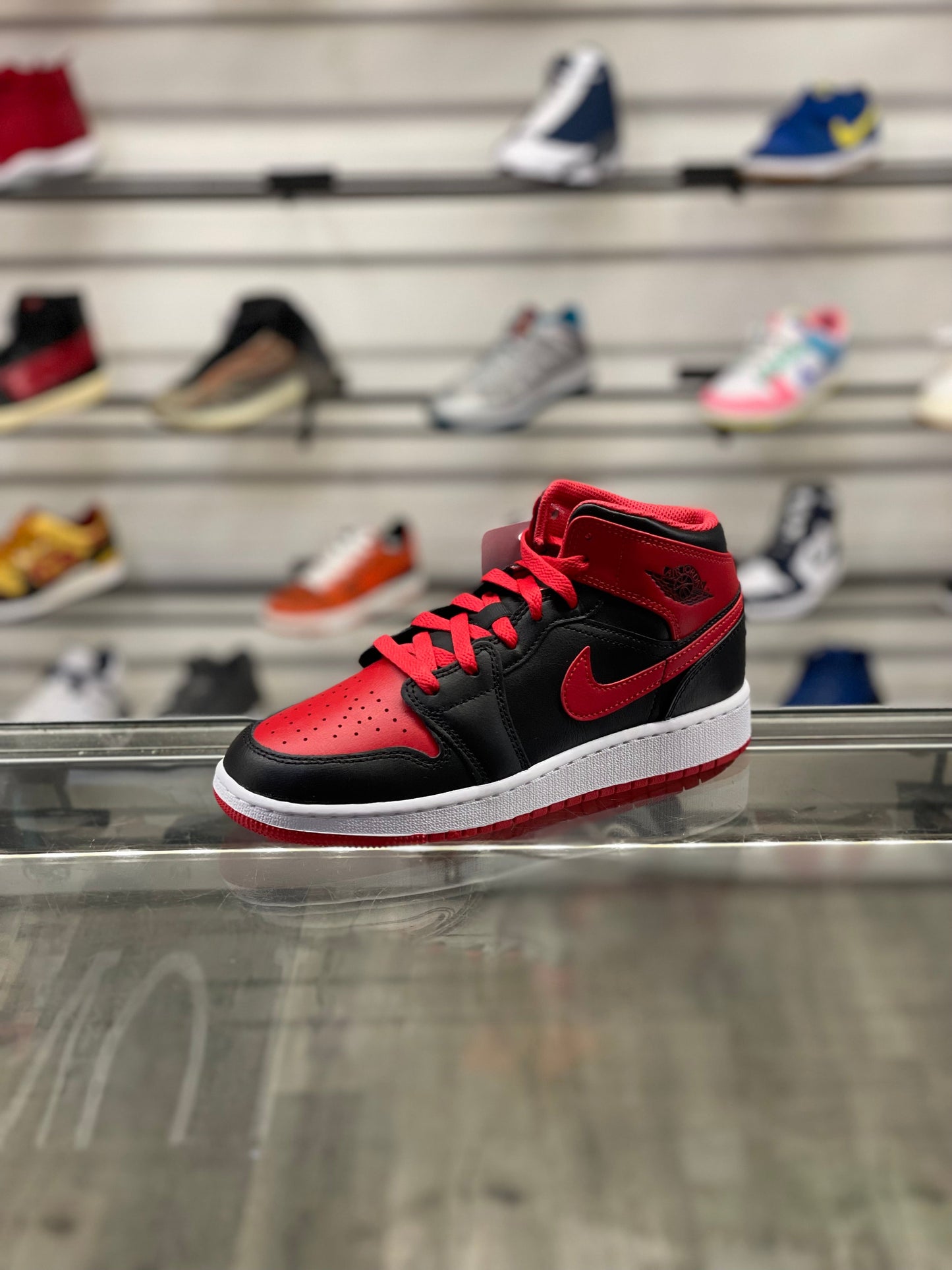 Air Jordan 1 Mid Alternate Bred
