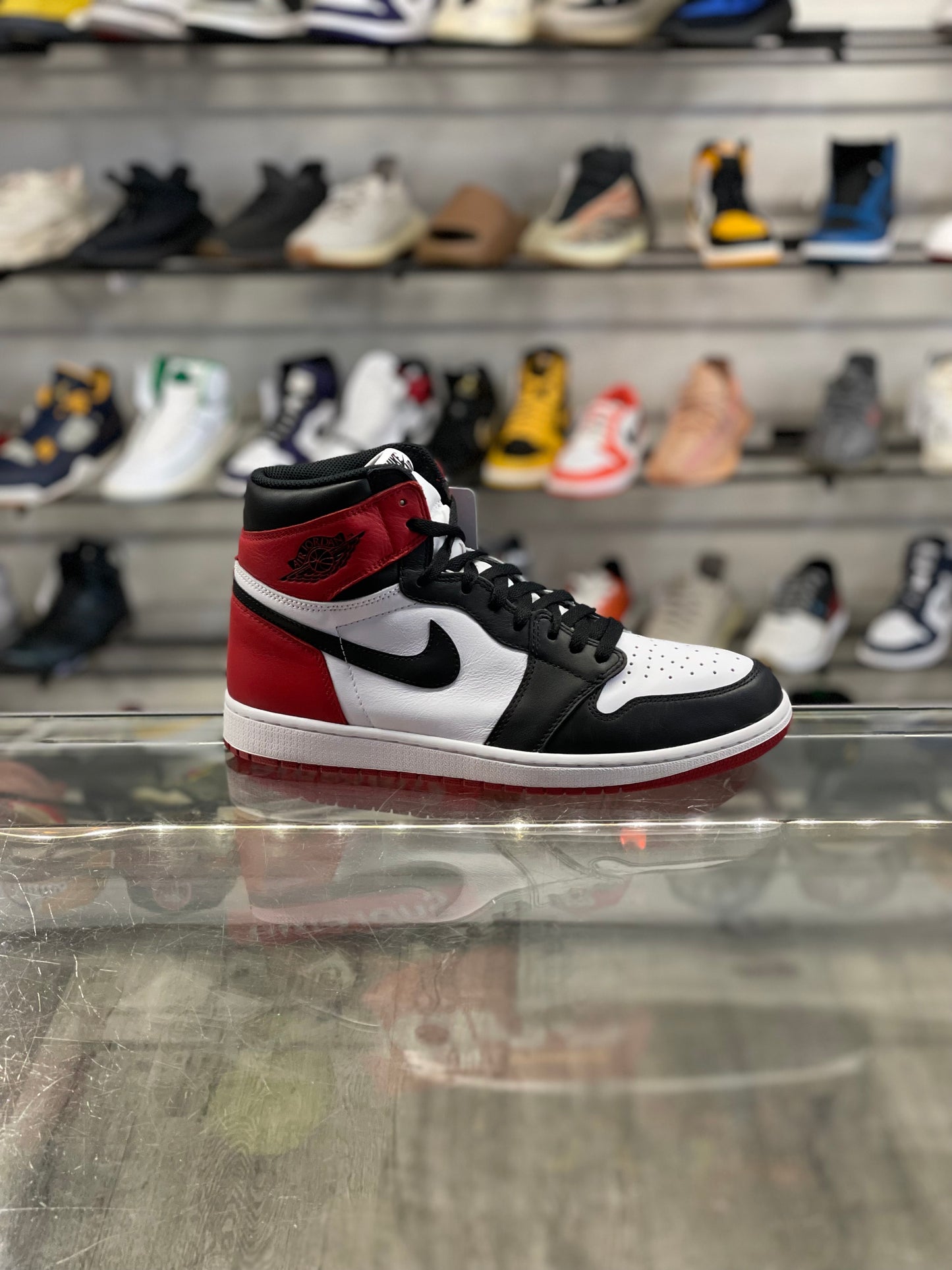 Air Jordan 1 Black Toe