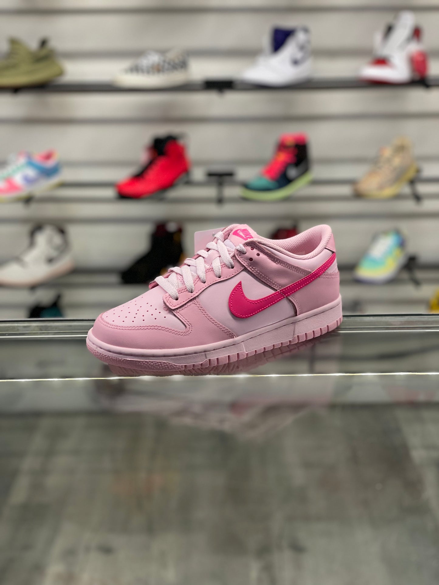 Nike Dunk Low Triple Pink
