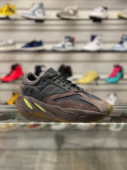 Adidas Yeezy 700 Mauve