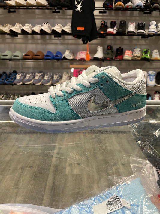 Nike SB Dunk Low April SkateBoards