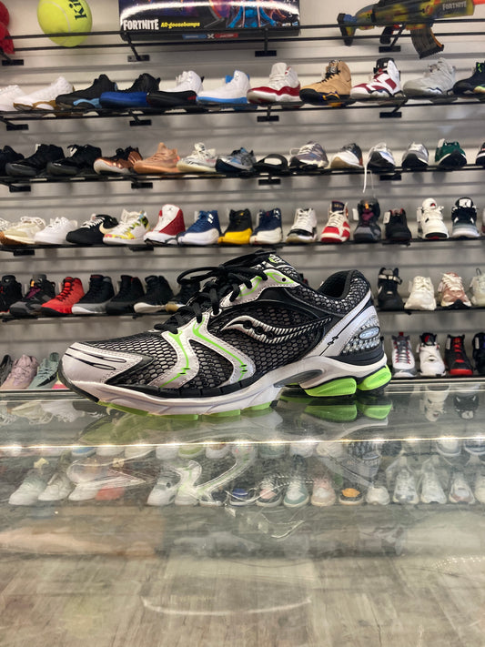 Saucony Triumph Black/Green