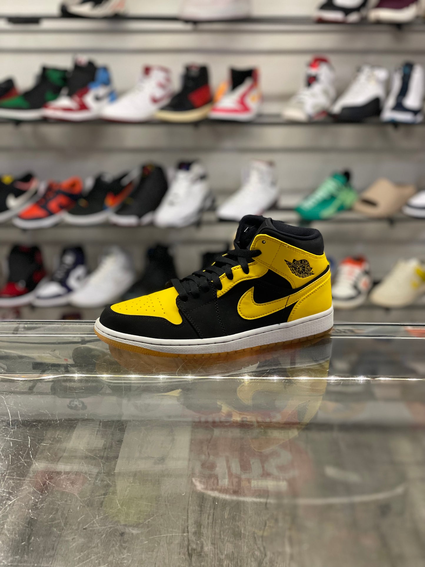 Air Jordan 1 Mid New Love