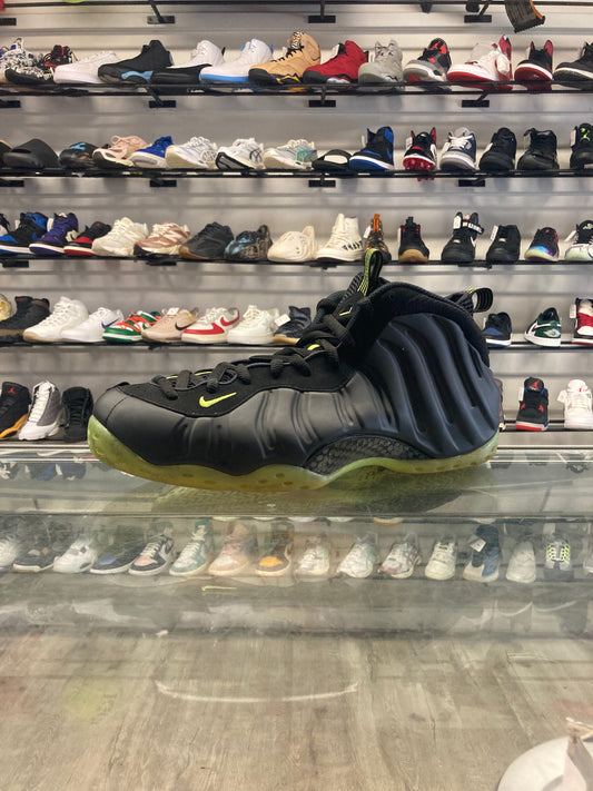 Nike Air Foamposite One Black Volt