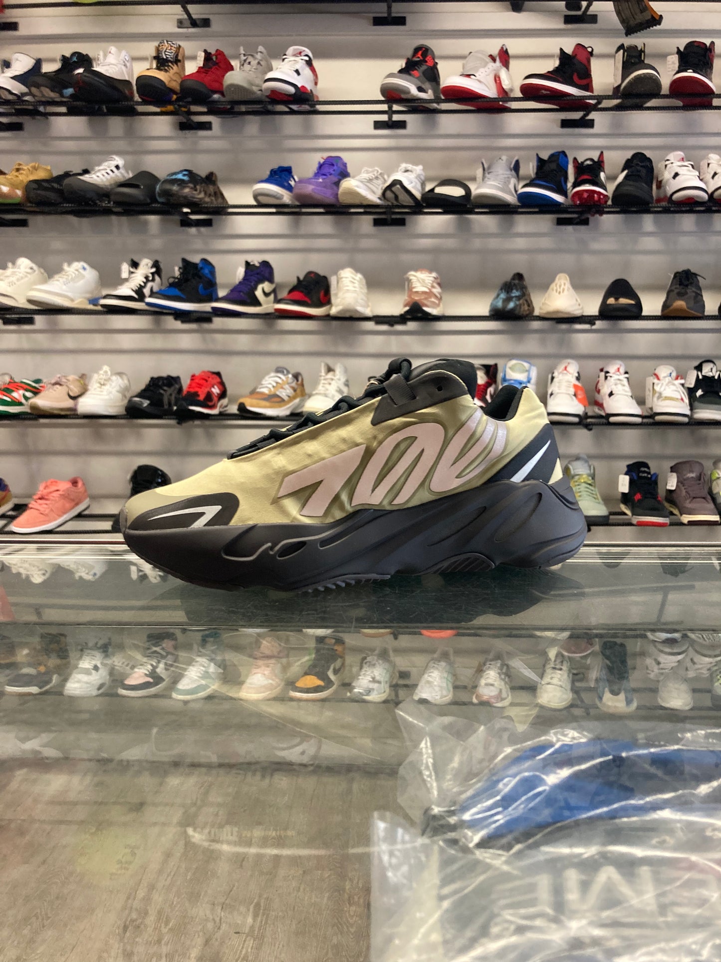 Adidas Yeezy 700 MNVN Resin