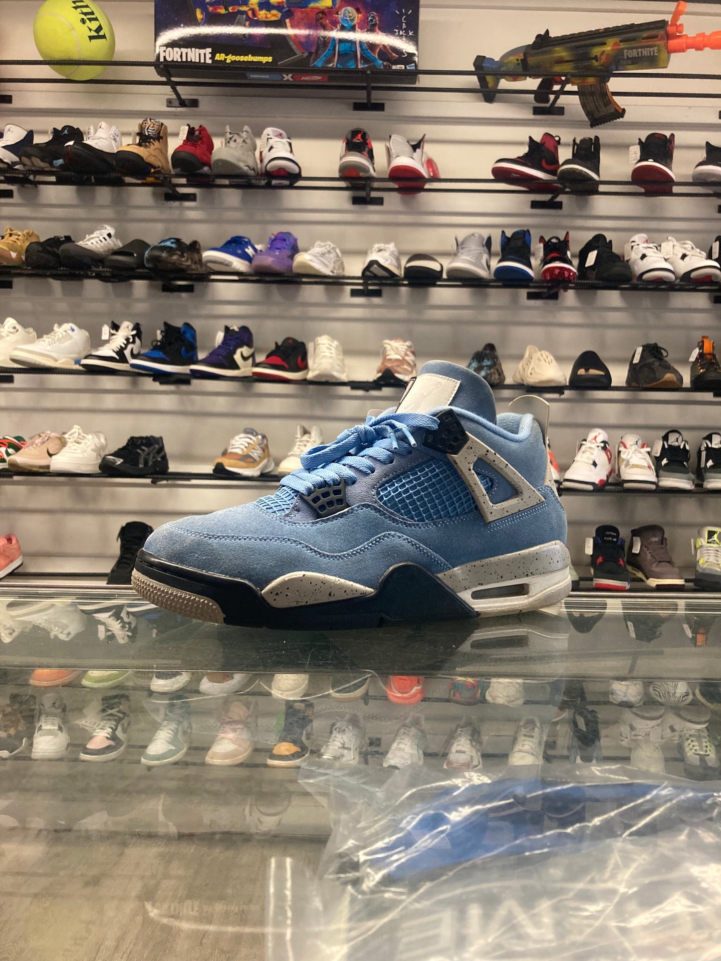 Air Jordan 4 UNC