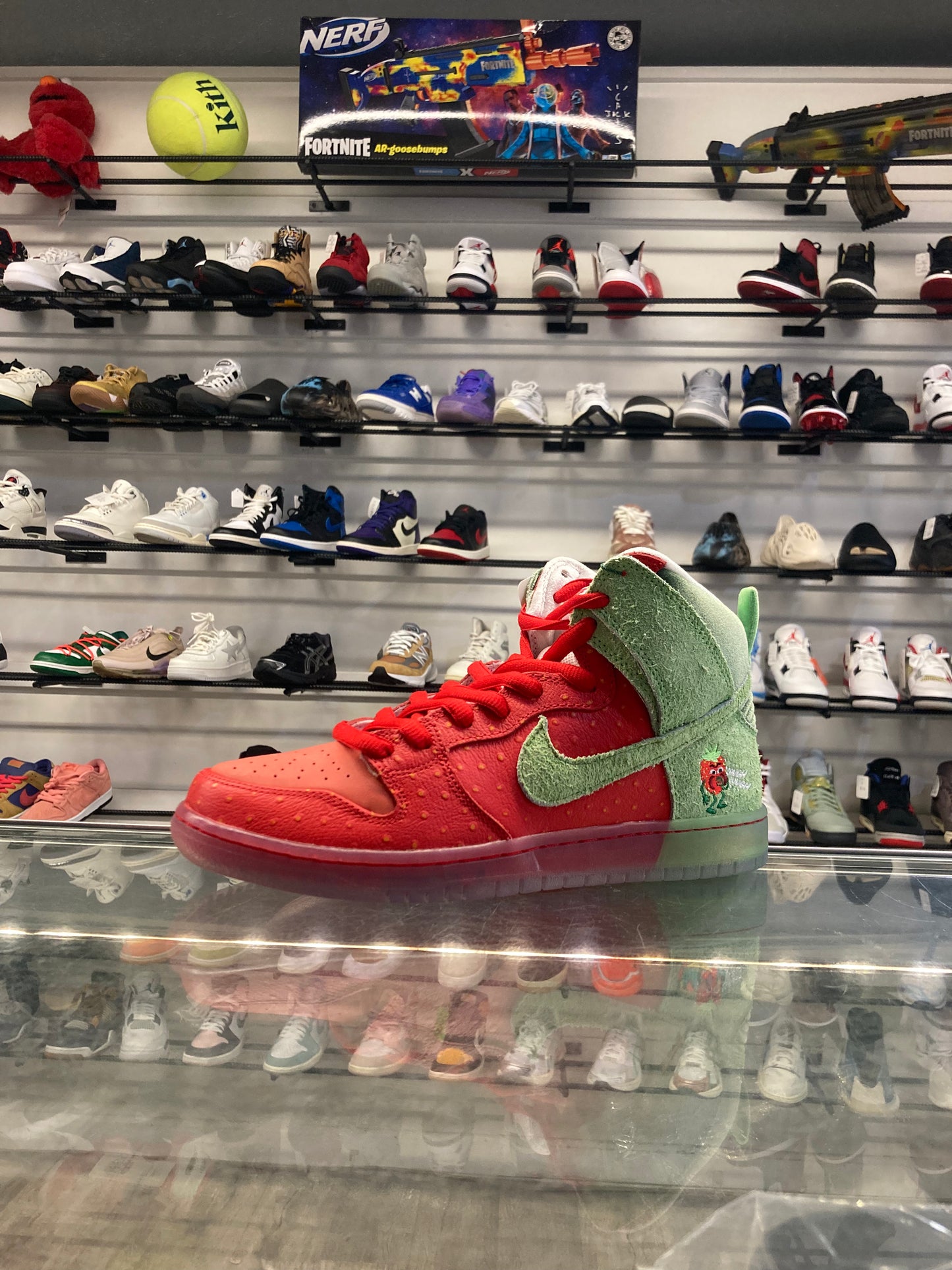 Nike SB Dunk High Strawberry Cough
