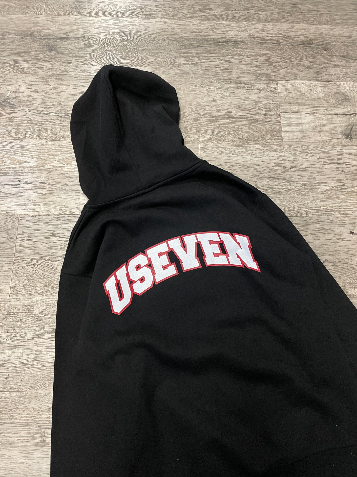 Useven Arch Anniversary Hood Red
