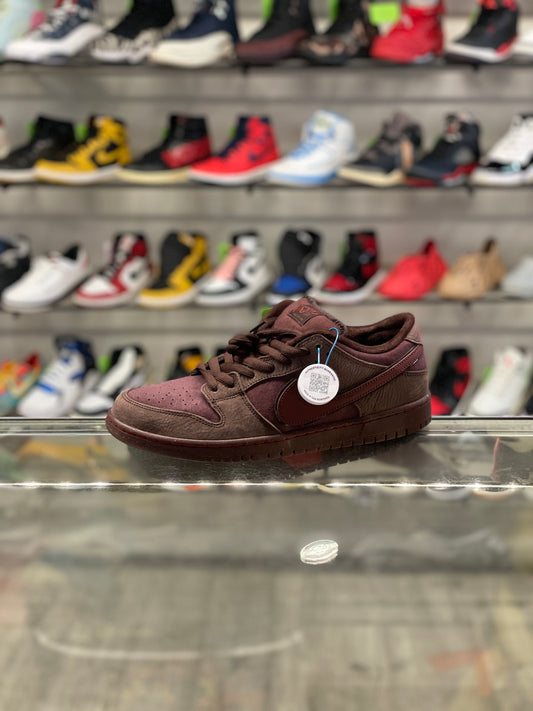 NIke SB Dunk Low City Of Burgundy