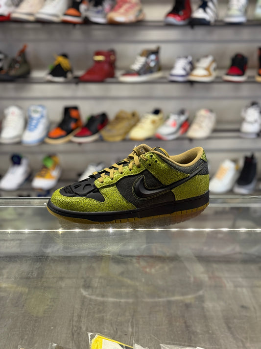 Nike Dunk Low Halloween Skull