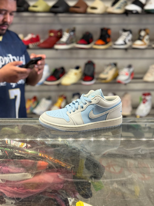 Air Jordan 1 Low Reverse Ice Blue