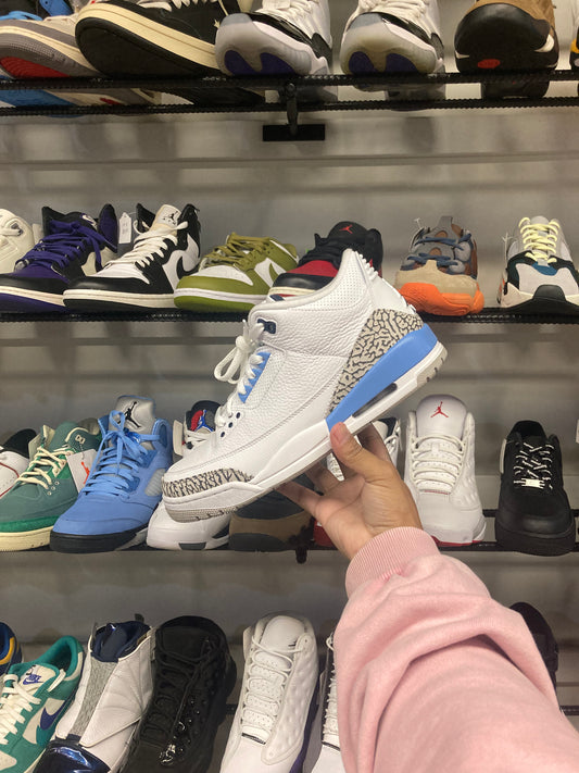 Air Jordan 3 UNC