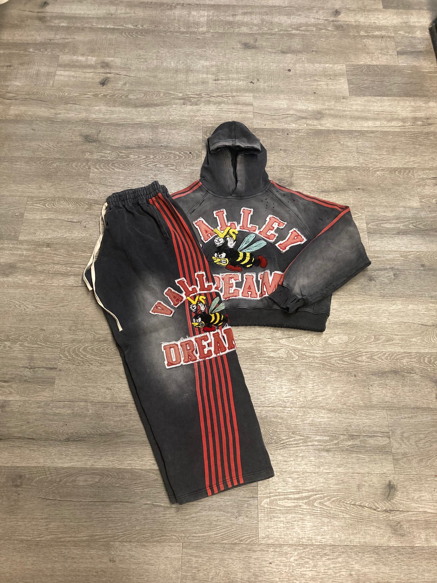 Vale Forever Anthem Pullover Black/Red