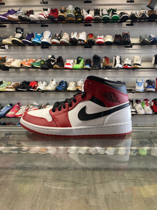 Air Jordan 1 Mid Chicago (2020)